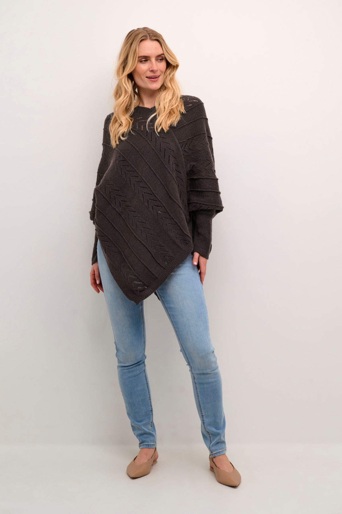 Cream HOLIDAY Knitted Poncho - Chocolate Plum